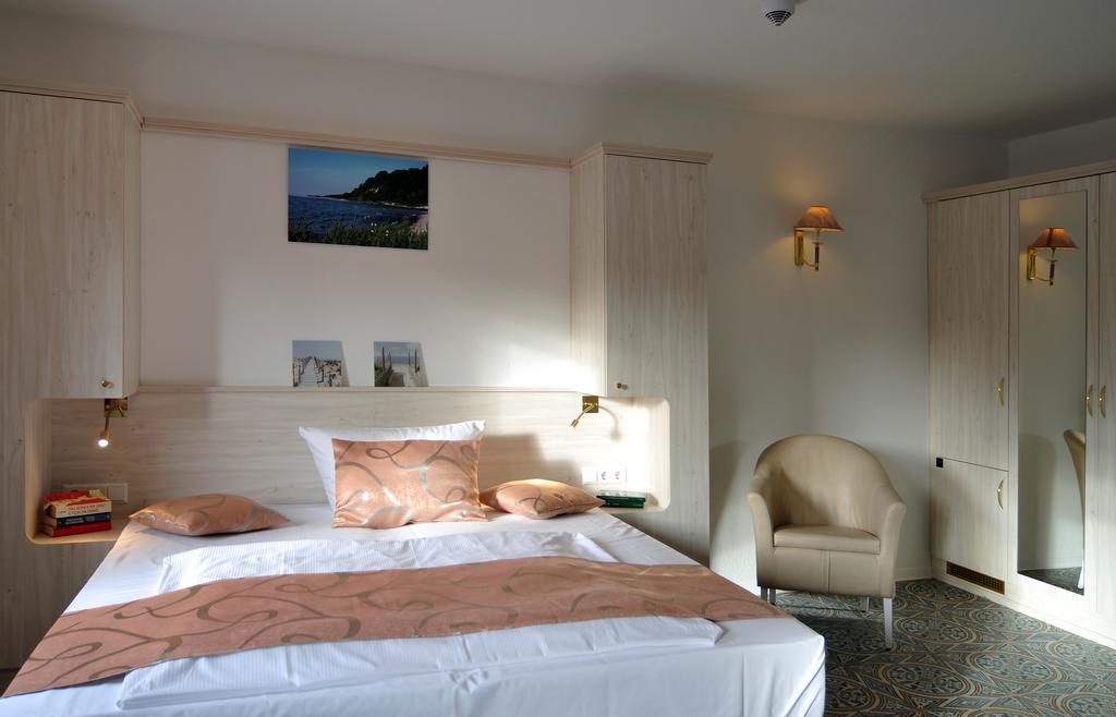 Hotel Haus Moenchgut Thiessow Ngoại thất bức ảnh