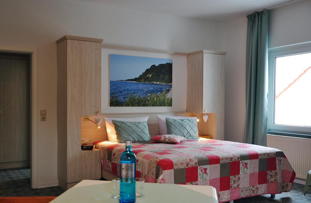Hotel Haus Moenchgut Thiessow Ngoại thất bức ảnh