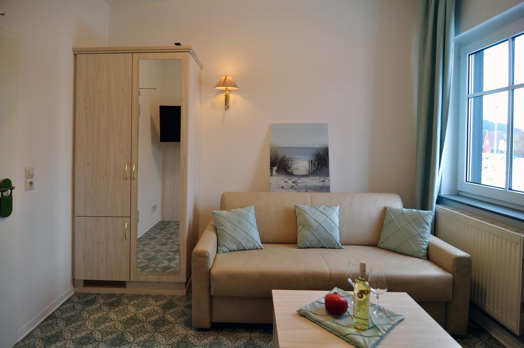 Hotel Haus Moenchgut Thiessow Ngoại thất bức ảnh